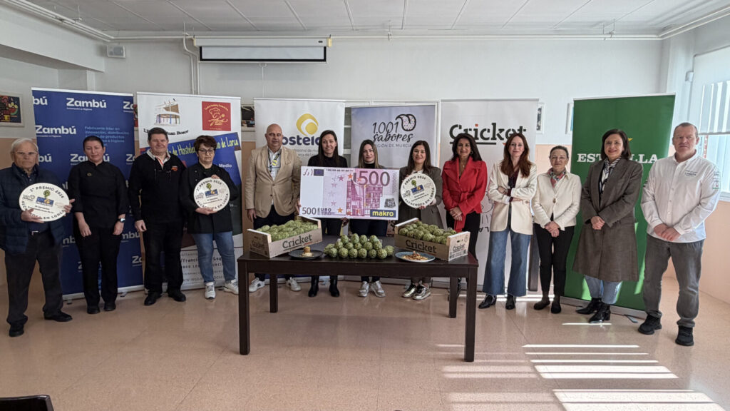 Foto de familia con los premiados / Hostelor.