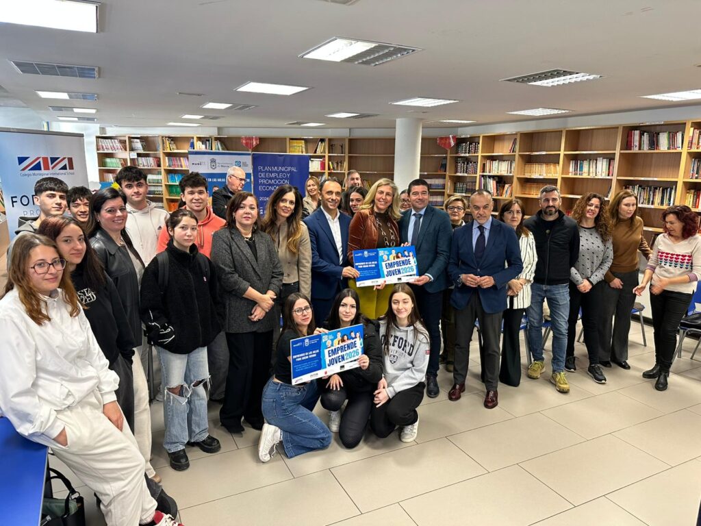 Foto de familia en la presentación / Ayuntamiento de Murcia.