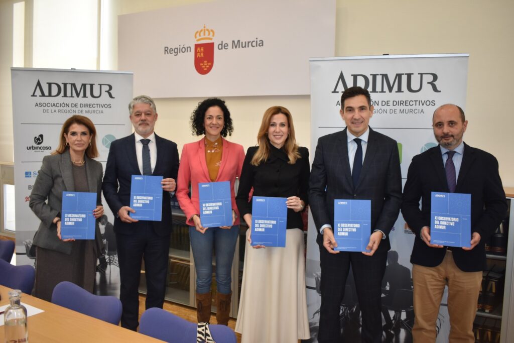 Foto de familia en la presentación del informe / Portavoz.