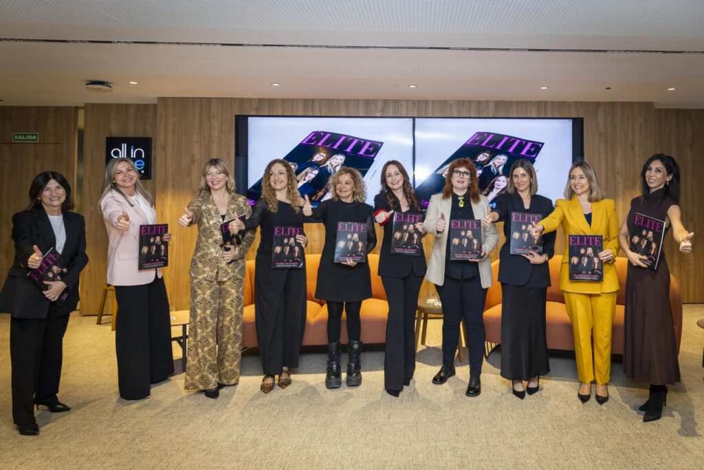 Foto de familia en la presentación de la revista / Ana Bernal.
