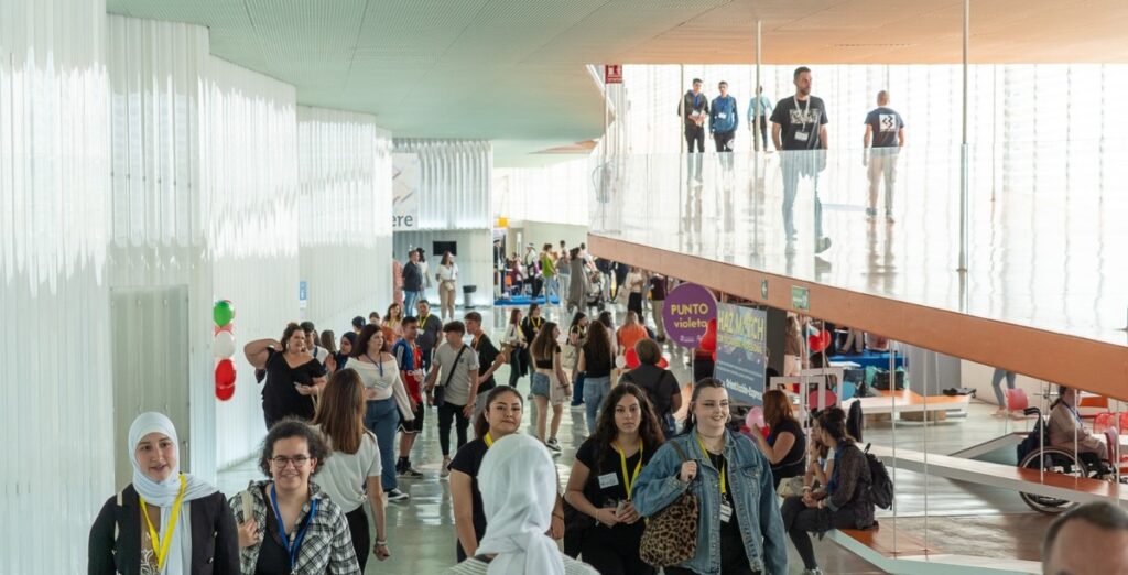 Itinere, feria de empleo y orientación juvenil de Cartagena celebrada en El Batel / Ayuntamiento de Cartagena.
