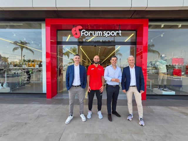 Imagen durante la inauguración del local / Forum Sport.