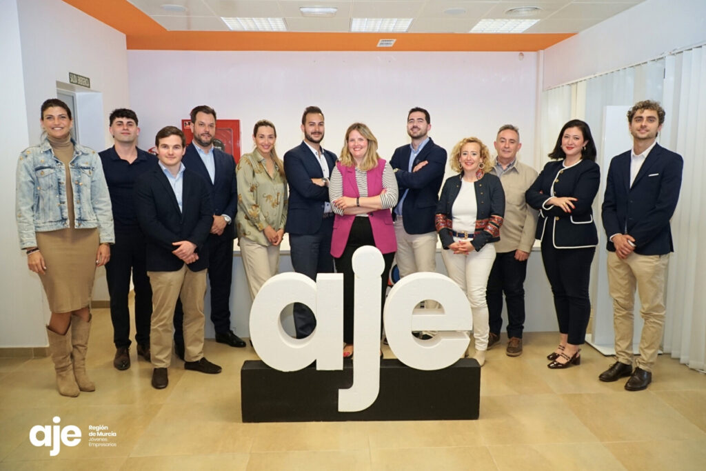 Imagen de la nueva Junta Directiva / AJE Región de Murcia.