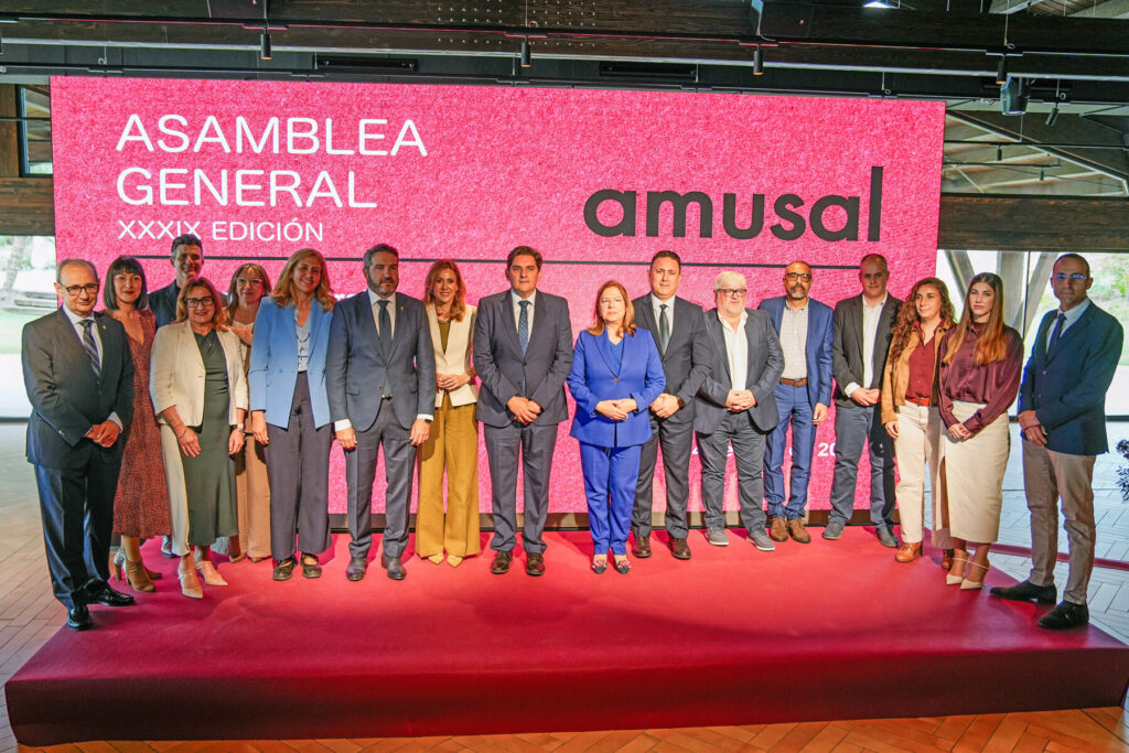 Foto de familia durante la Asamblea de Amusal / Verabril Comunicación.