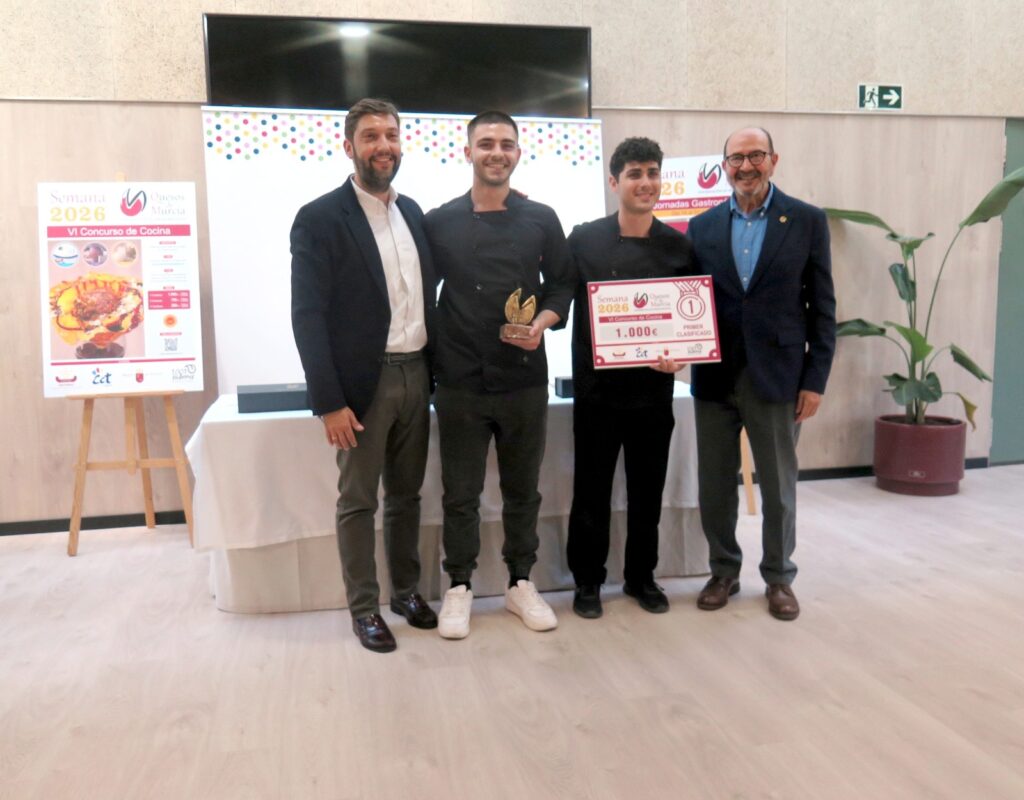 Imagen durante la entrega del premio / CARM.