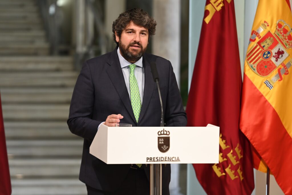 El presidente del Gobierno de la Región de Murcia, Fernando López Miras, durante su comparecencia para anunciar la remodelación de su Gobierno / CARM.