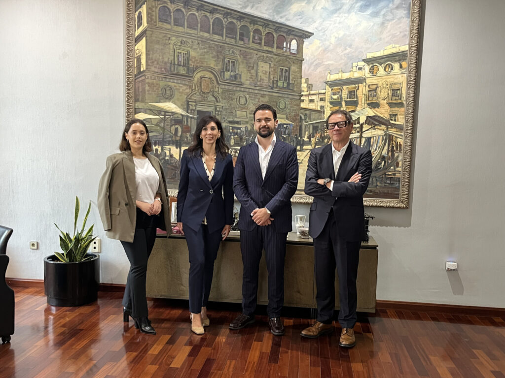 Foto de familia durante el acto / Cámara de Comercio de Murcia.