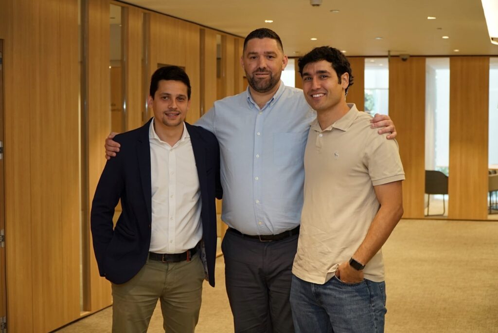Imagen de los tres finalistas de la categoría principal de izquierda a derecha: Alberto Tarazona, Manuel Hernández y Juan Poveda / AJE Región de Murcia.
