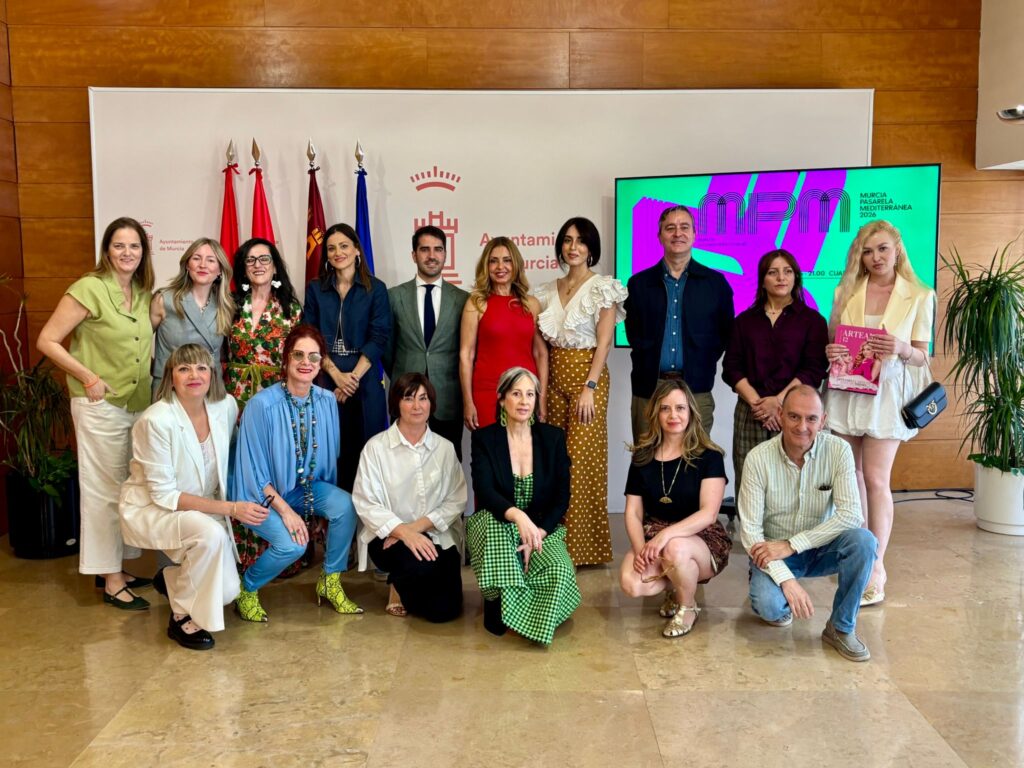 Foto de familia en la presentación / Lalumier.