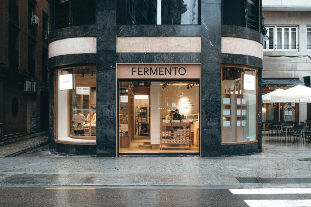 Fachada de un establecimiento de Fermento / Savills.