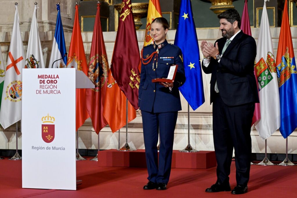 El presidente de la Comunidad, Fernando López Miras, entregó hoy la Medalla de Oro de la Región de Murcia a Su Alteza Real la Princesa de Asturias / CARM.