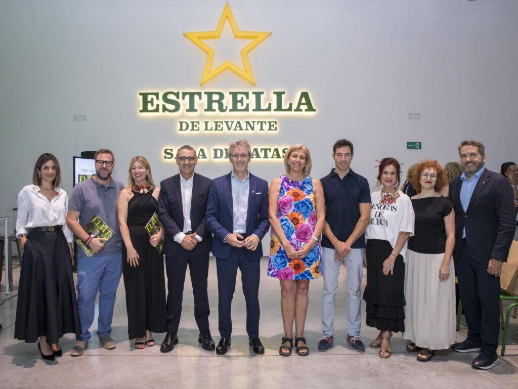 Foto de familia durante la presentación de la revista / Ana Bernal.