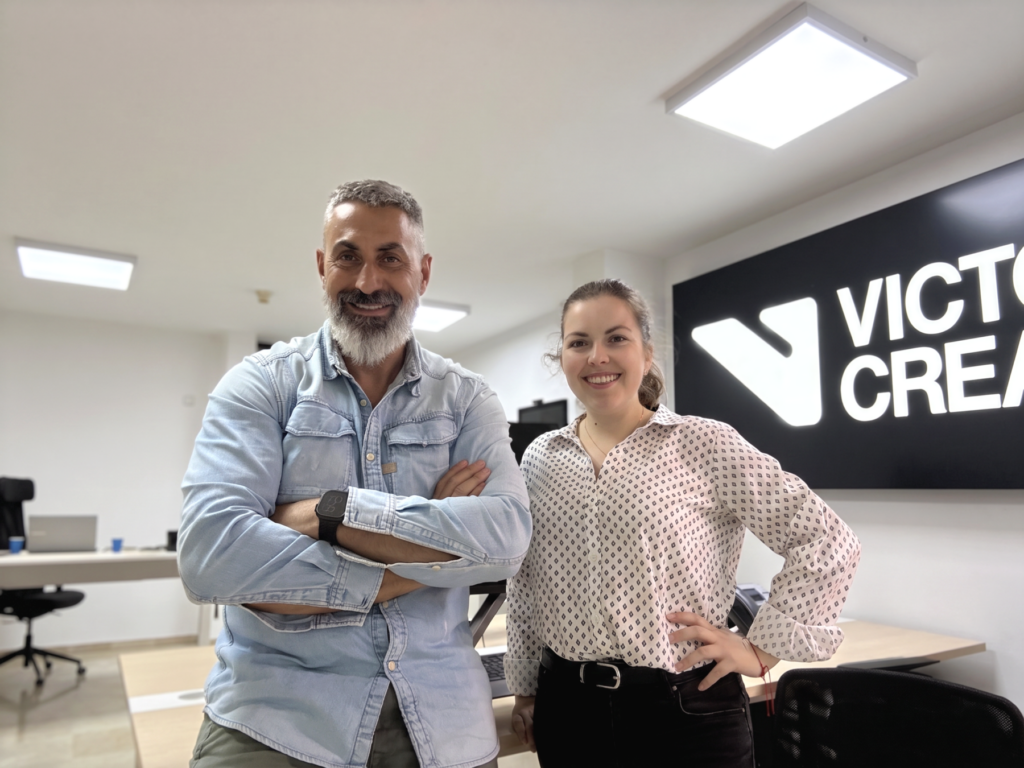 Juanfran Torres y Alba Morales en la nueva oficina en Gran Canaria / Victoria Crea.