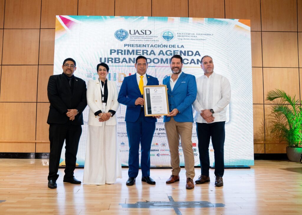 Imagen durante la entrega del premio / Agencia Weekend.