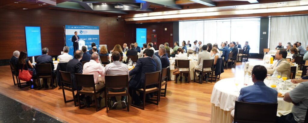 Imagen panorámica del Desayuno Murcia Diario con José Manuel Fernández Bosch, consejero delegado de Rheinmetall Expal Munitions / Raúl Alcántara.