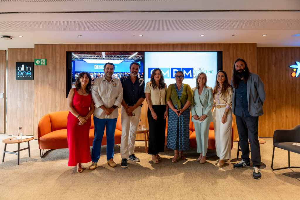 Foto de familia durante el encuentro / El Batel.