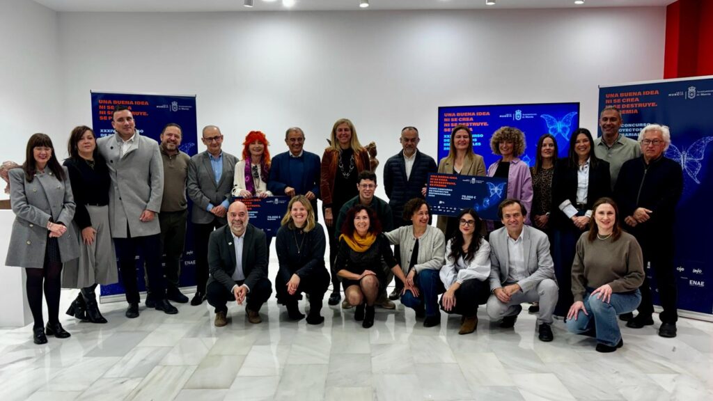 Foto de familia con los miembros del jurado / Ayuntamiento de Murcia.