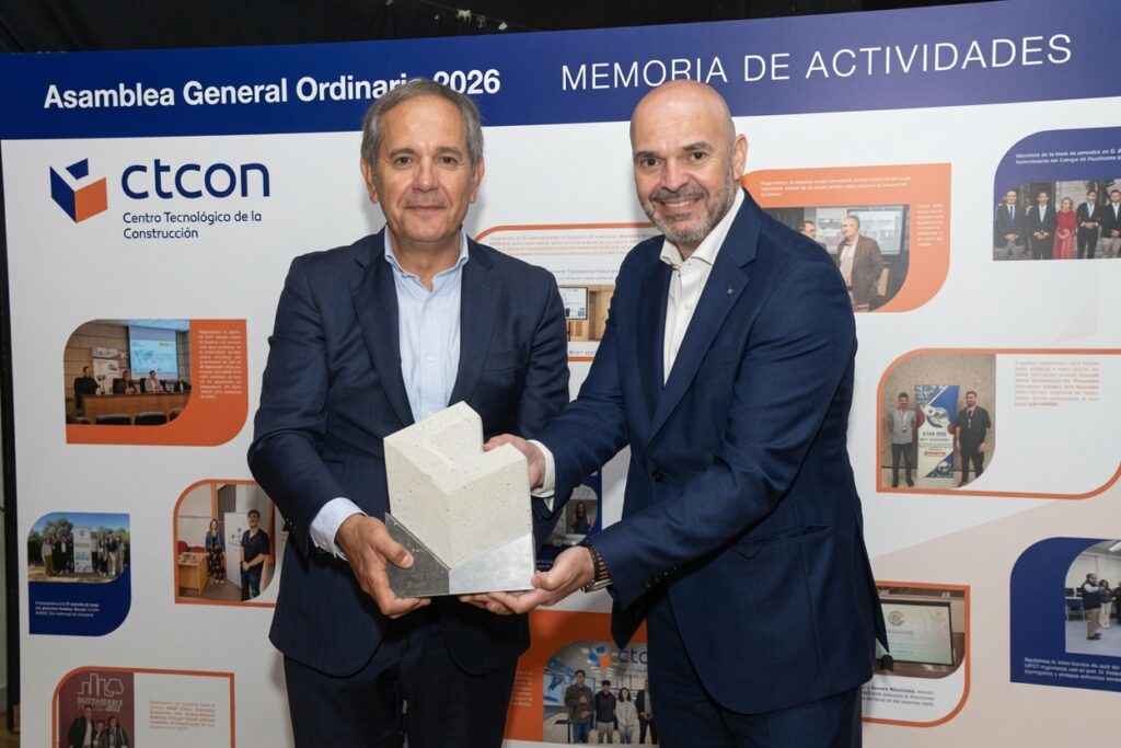 El anterior presidente del CTCon, Antonio Navarro, junto al nuevo, Juan Luis Porrúa / Frecom.