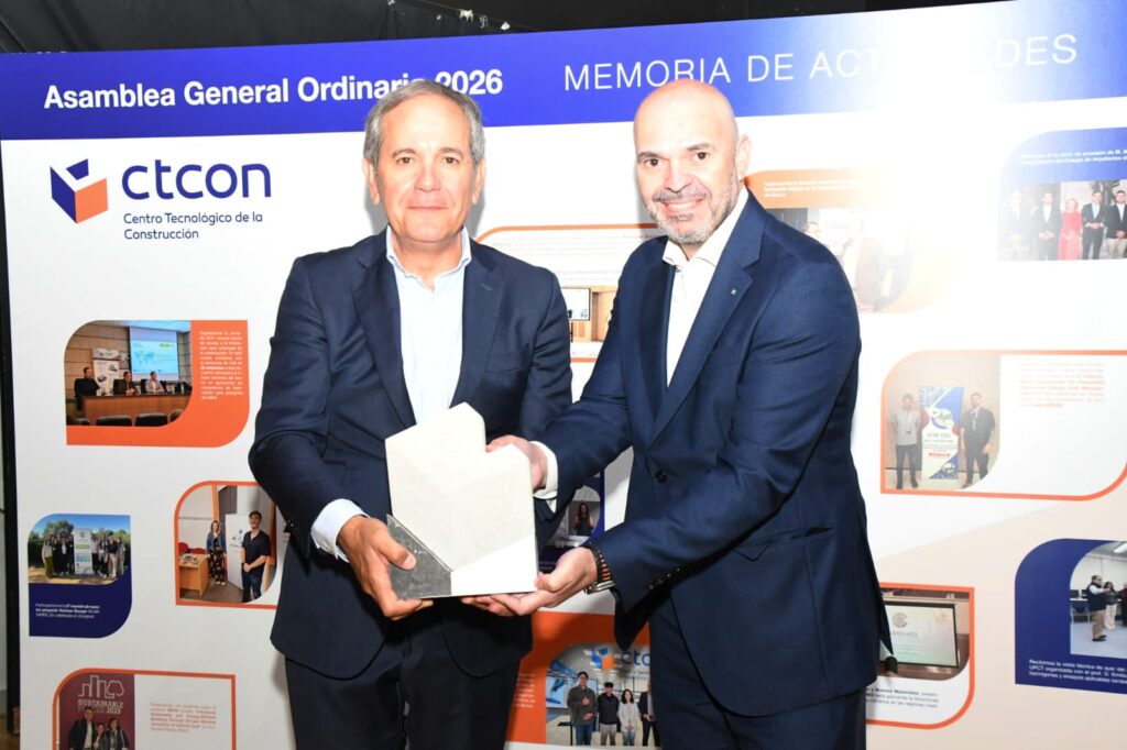 El anterior presidente del CTCon, Antonio Navarro, junto al nuevo, Juan Luis Porrúa / Frecom.