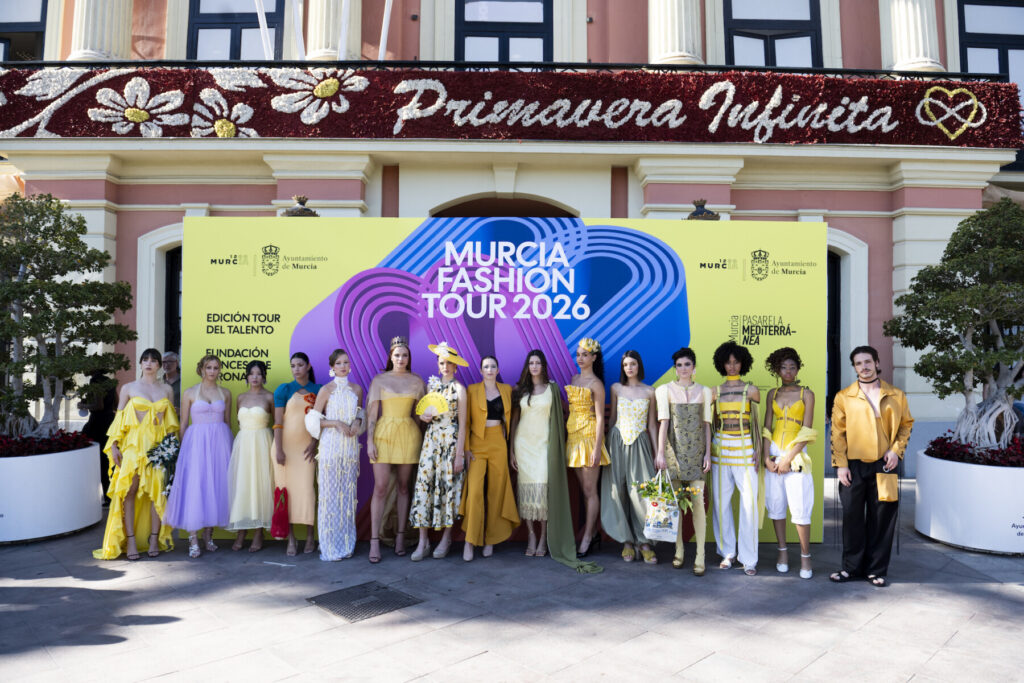 Foto de familia en el evento / Lalumier.