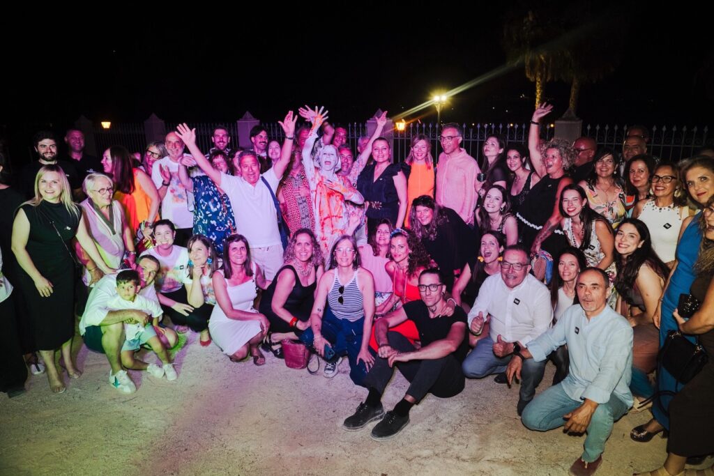 Foto de grupo durante la experiencia / YAAAS.