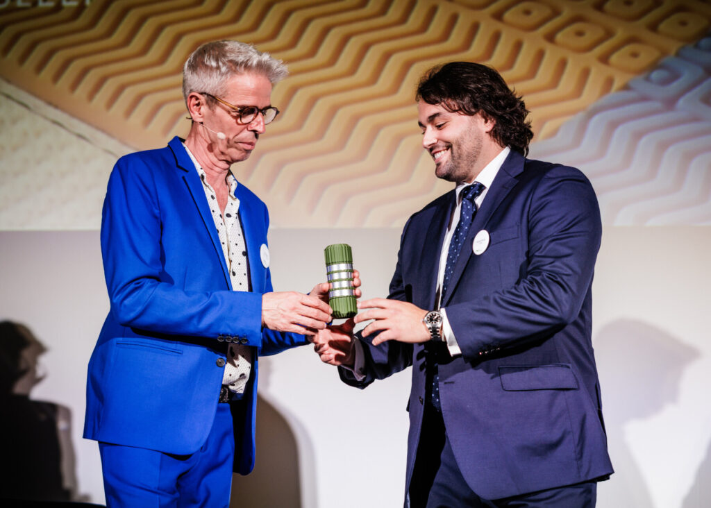 Imagen durante la entrega del premio / Ecus.