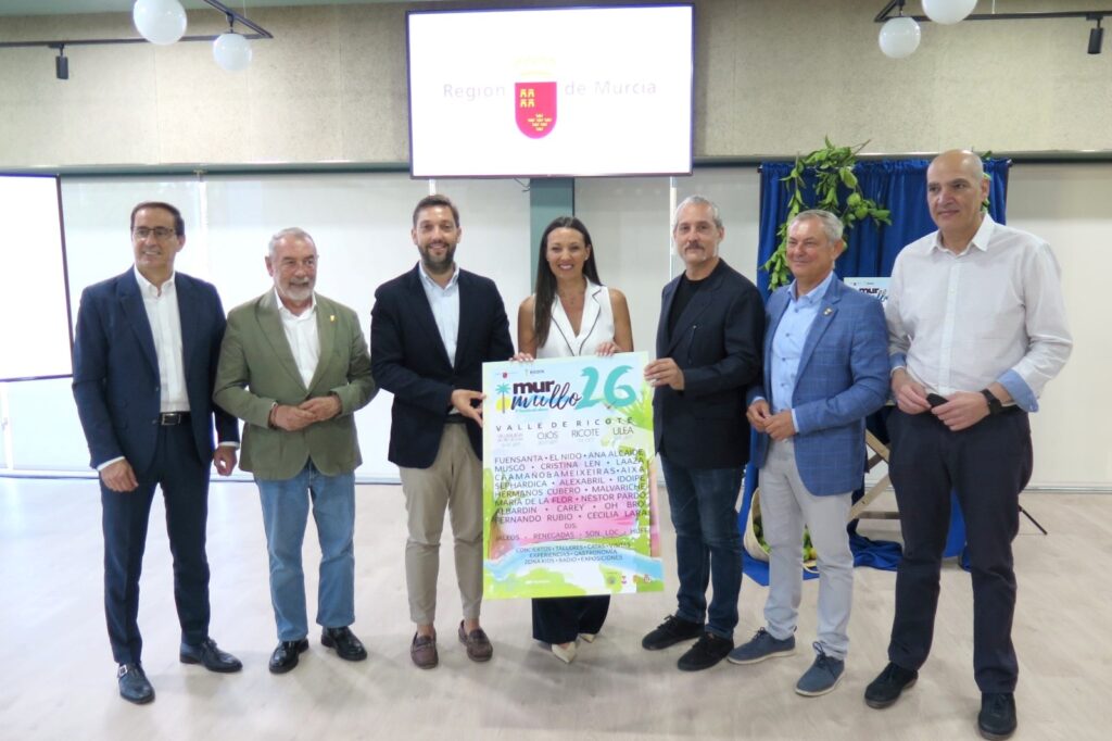 La consejera Carmen Conesa con los alcaldes del Valle de Ricote en la presentación de la segunda edición del Festival Murmullo / CARM.