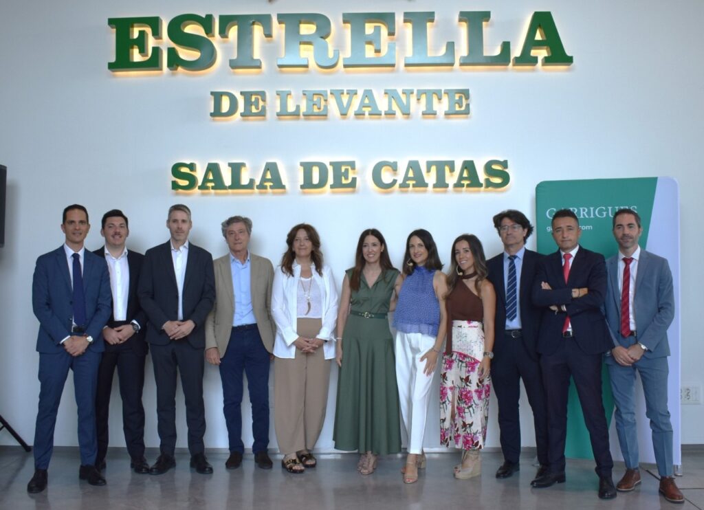 Miembros de Garrigues, Amefmur y Dirección Humana antes del inicio del evento / Portavoz.