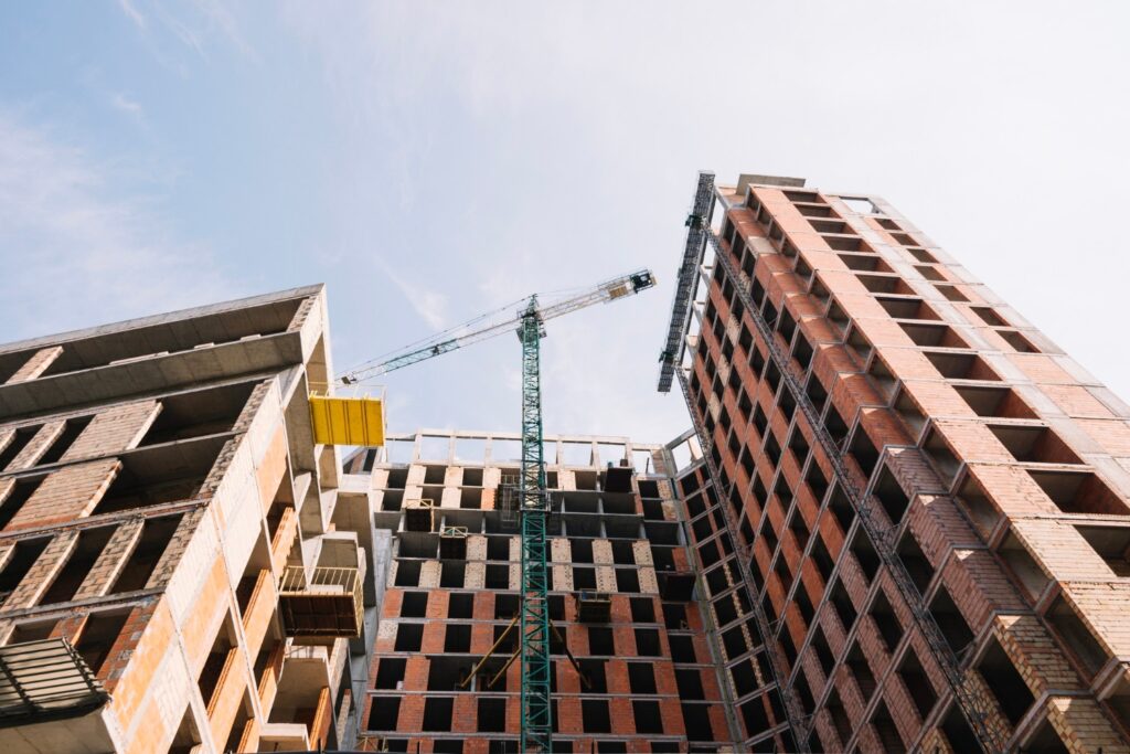 Vista de un edificio en construcción / Grupo ST.
