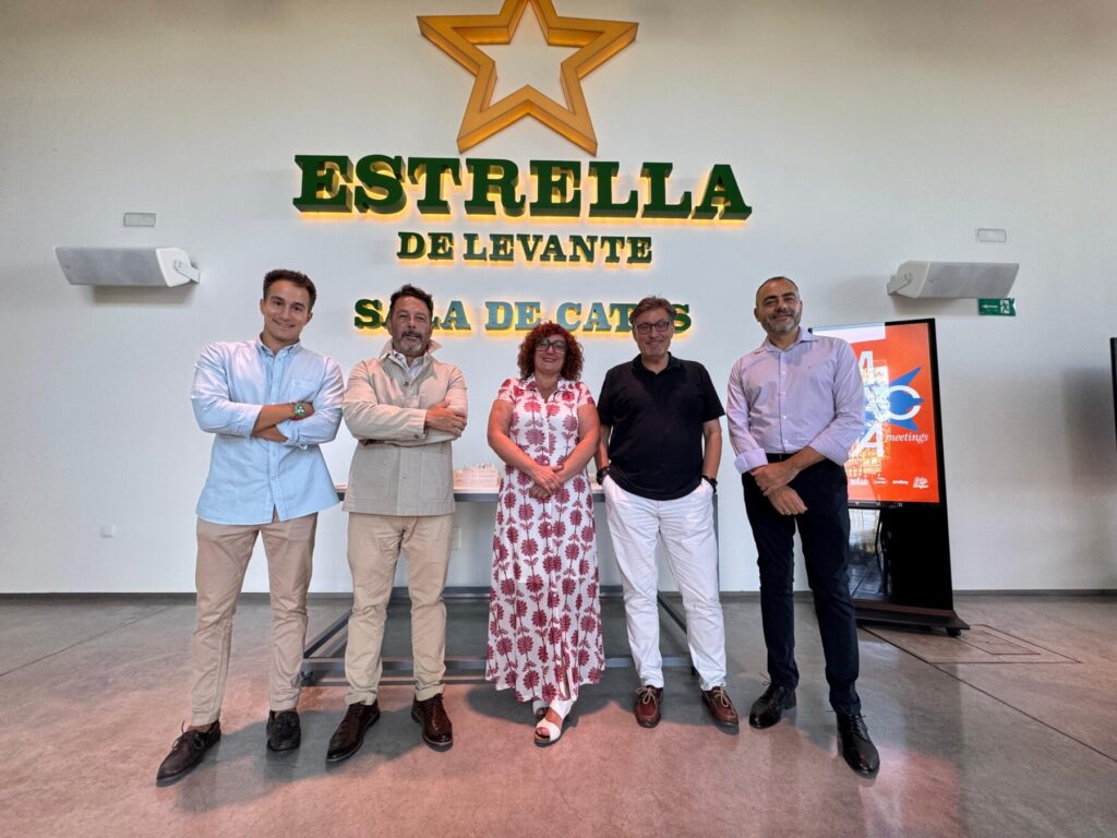 Fotografía con los responsables de las compañías participantes / DKZ Studio.
